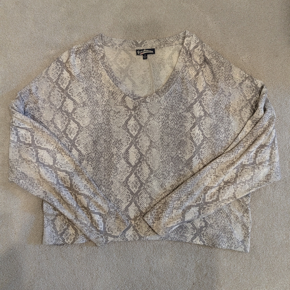 Comfy Gray and White Long Sleeve Sweater